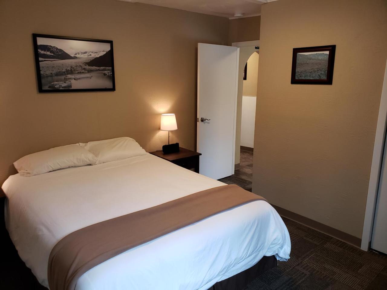 Marathon View Vacation Rentals スワード エクステリア 写真